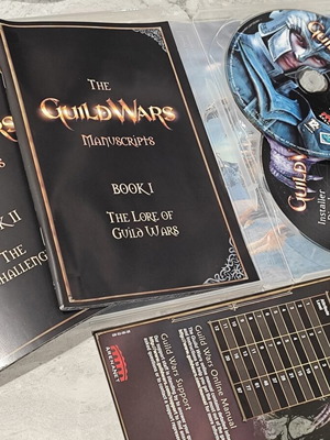 Guild Wars PC game, complete 2-disc set with manuscripts, NCsoft ArenaNet