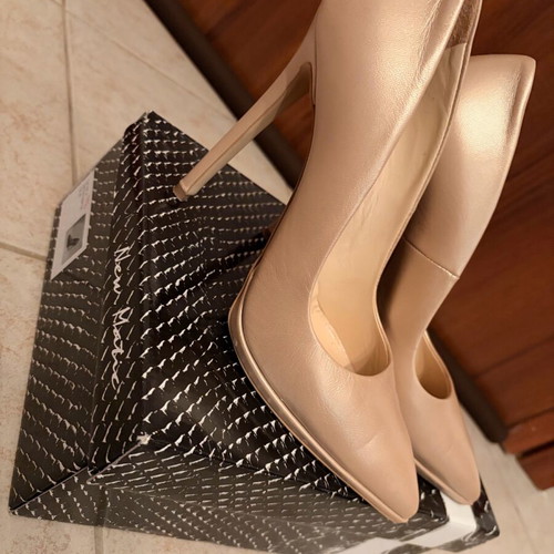 New Matic leather pumps gold-pearl size 40 like new