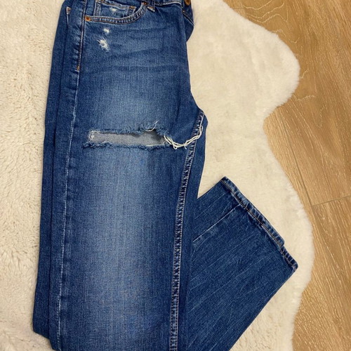Bershka slim boyfriend jeans used, size 32, blue with rips