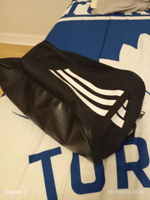 Adidas τσάντα χειρός για παπούτσια σαν καινούργια, μαύρο-άσπρο