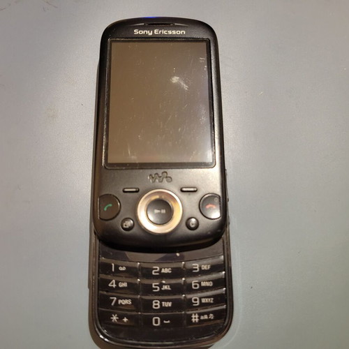 Sony Ericsson W20i used, non-working with charger and battery