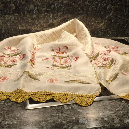 Table Runner used, 120 x 46 cm, possible silk Souli