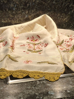 Table Runner used, 120 x 46 cm, possible silk Souli