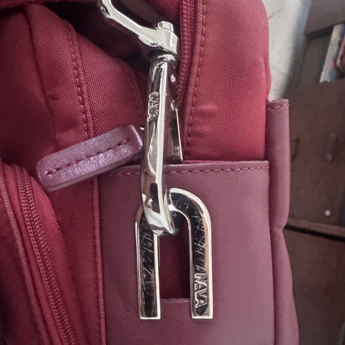 Nava laptop bag with multiple compartments