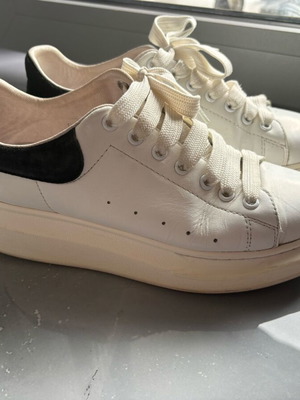 Alexander McQueen sneakers λευκά δερμάτινα μέγεθος 39 μεταχειρισμένα
