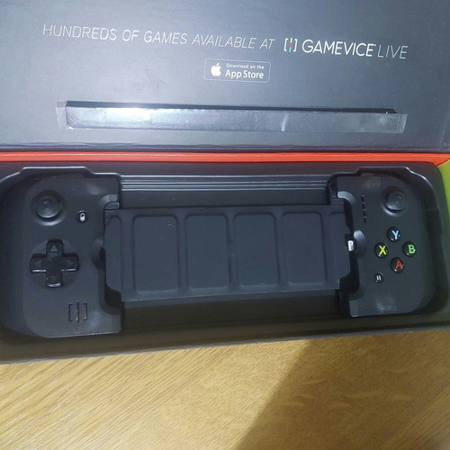 Gamevice Controller for iPhone 6/6S/6S Plus/7 like new