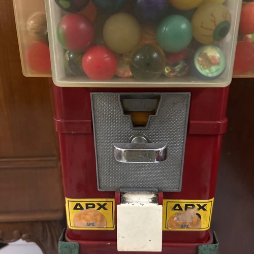 Machine with coin slot with bouncy balls used, old 70s-80s
