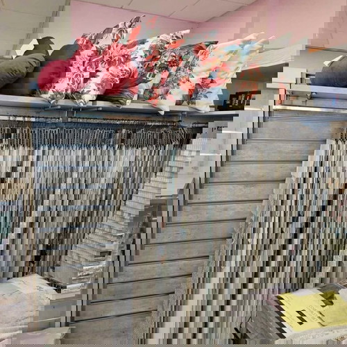 Γόνδολα με ράφια 2πλη σαν καινούργιο