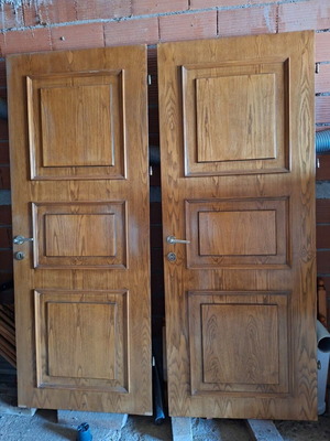 Solid wood doors with frame like new, set of 2