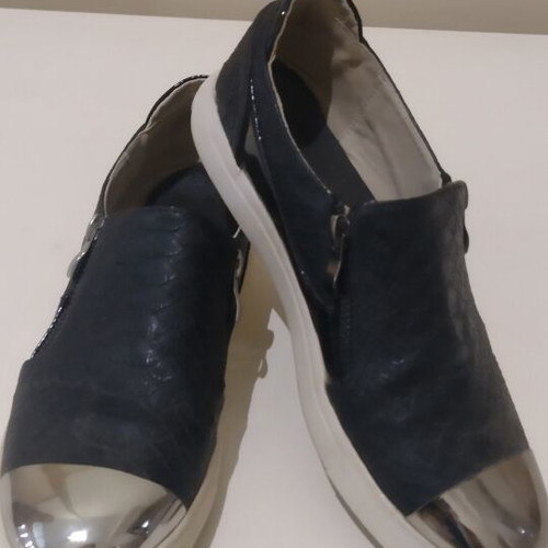 Slip-on sneakers size 39 like new, black with silver details