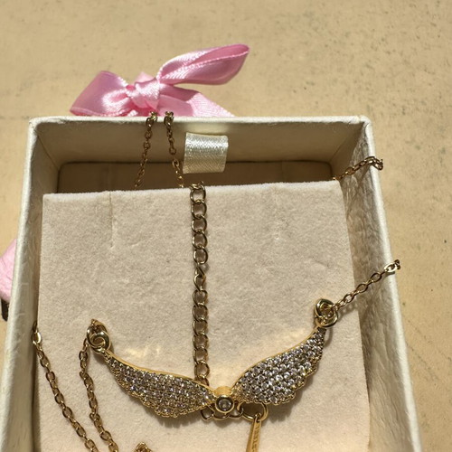Necklace angel wings with zircon like new, gold color