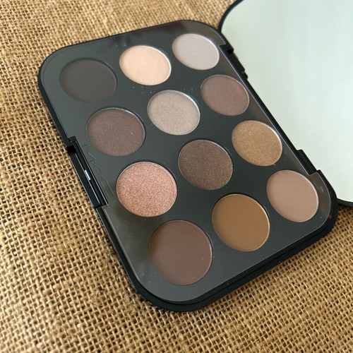 MAC palette with 12 unfiltered nudes eyeshadows new