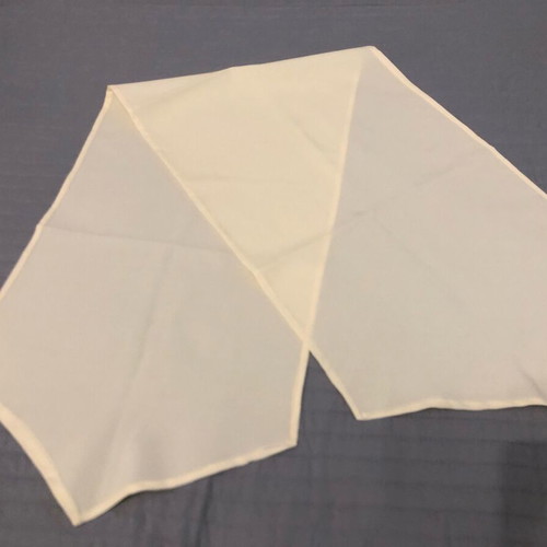 Table runner cream with pointed ends like new
