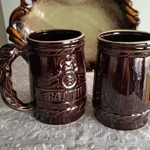 Set of 2 beer mugs with ceramic plate 0.5 liters each like new