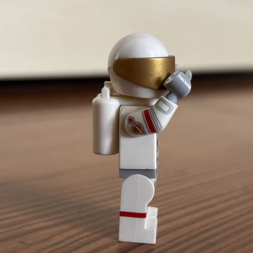 Lego Astronaut Series 15 collectible minifigure like new without accessories