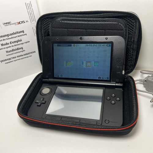 Nintendo 3DS XL употребяван с аксесоари, напълно функционален
