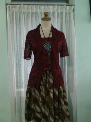 Μοντέρνο ινδονησιακό σετ φορέματος Kebaya πάρτι καινούργιο, μπροκάρ και μπατίκ
