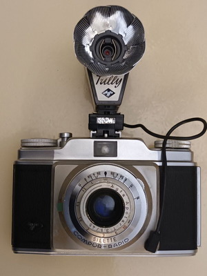 Agfa Silette camera used with Tully flash