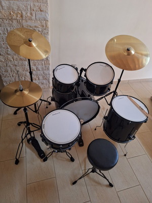 Granite Rock Beat Black Drum Set like new with cymbals and accessories