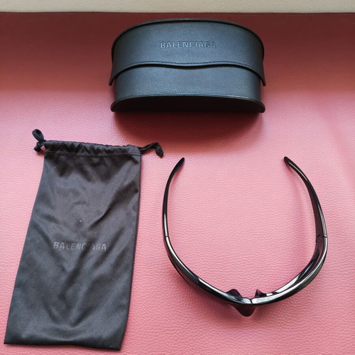 Balenciaga Skin Cat-Eye Sunglasses shiny black, like new