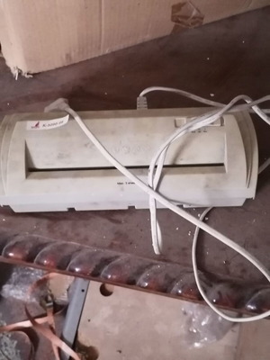 Document shredder like new, needs cleaning
