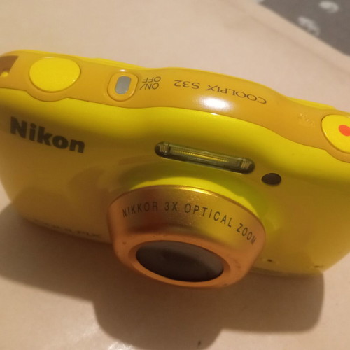 Nikon COOLPIX S32 camera for repair or parts, used