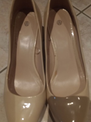 Beige pumps used size 40 in good condition