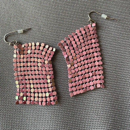 Women's hanging metal earrings new, pink and silver