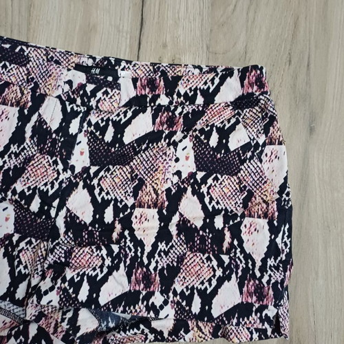 H&M cotton shorts with snake print like new, size S