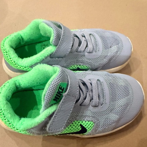 Nike sneakers used, gray and green, size 26