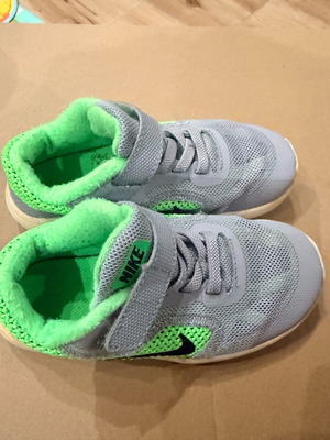 Παπούτσια Nike sneakers μεταχειρισμένα, γκρι και πράσινα, μέγεθος 26