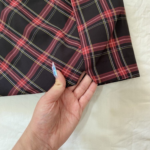 Mini skirt Pull & Bear medium used, black and red, zipper back, defect