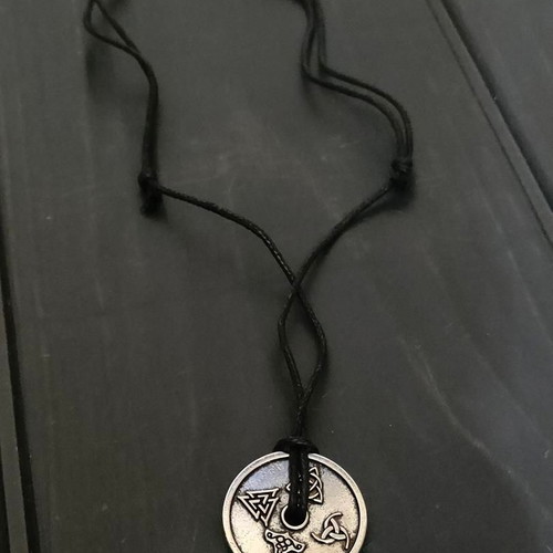 Vegvisir pendant with Scandinavian runes like new