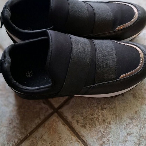 Sneakers no39 like new, black with white and bronze details