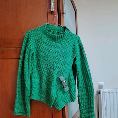 Women's knitted sweater used, green, thick knit with wear
