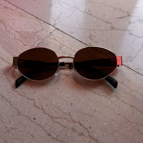 Round metal sunglasses gold, like new