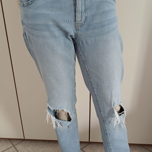 Gap women's high-waisted slim blue jeans with knee rips like new