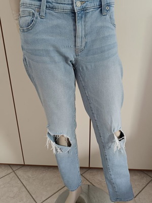 Gap women's high-waisted slim blue jeans with knee rips like new