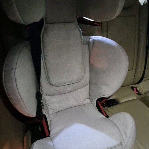 Maxi Cosi car seat 15-36kg like new with Isofix and seatbelt support
