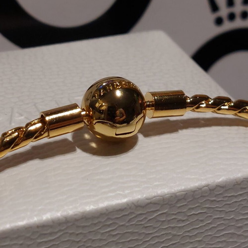 Pandora bracelet new, gold color, sizes 17 and 18 cm