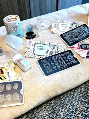 Nails art set like new with crystal clear stamper, plates and accessories