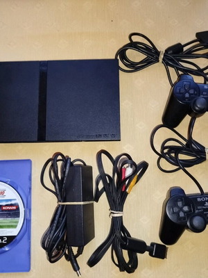 PlayStation 2 μεταχειρισμένο με δύο χειριστήρια, καλώδια και παιχνίδι