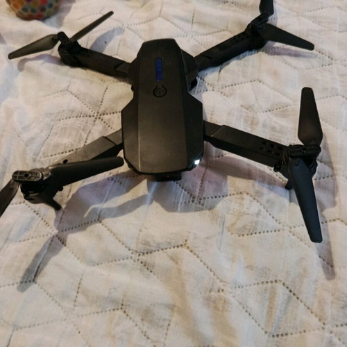 Drone like new with two cameras and 10-12 minutes flight time