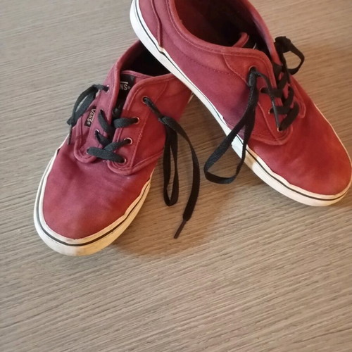 Vans athletic shoes used, size 39, burgundy
