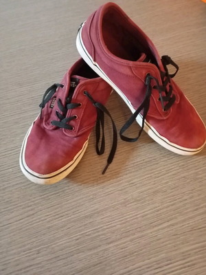 Vans athletic shoes used, size 39, burgundy