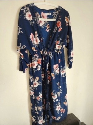 Kimono used floral in sizes S and M, blue and pink