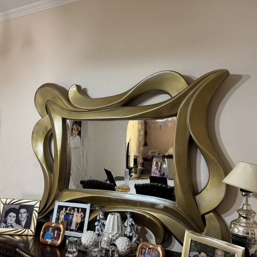 Dining table with 6 chairs and wooden dresser with mirror like new