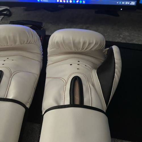 Force1 10oz gloves like new