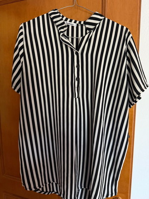 Striped black and white blouse used with buttons