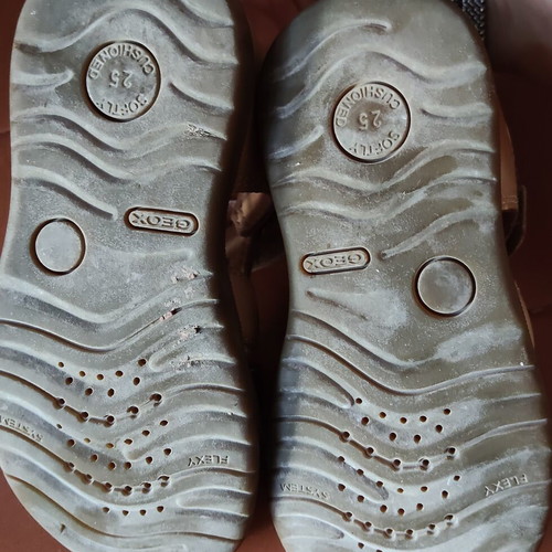 Geox children's sandals, size 25, tan